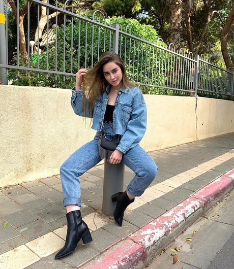 Effy Palarya photo 472