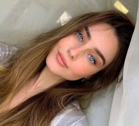 Effy Palarya photo 486