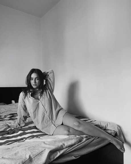 Effy Palarya photo 563