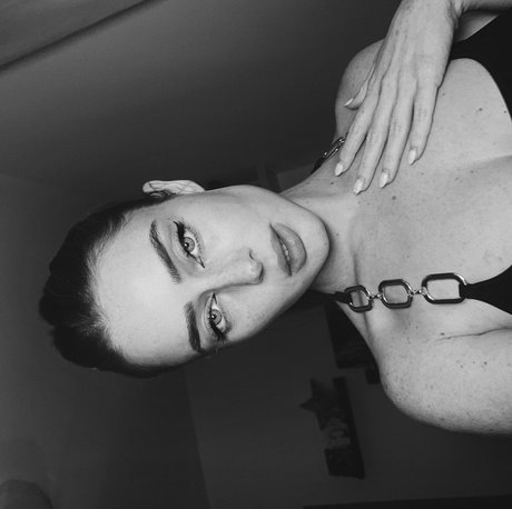 Effy Palarya photo 689