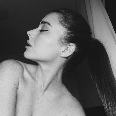 Effy Palarya photo 690