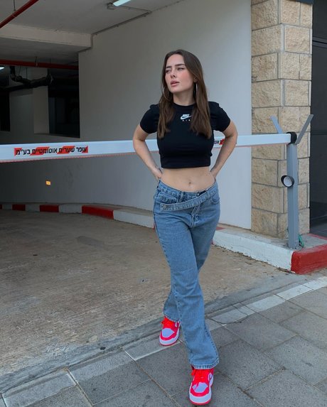 Effy Palarya photo 715