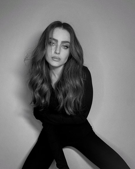 Effy Palarya photo 733