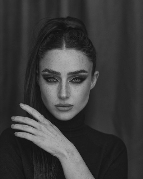 Effy Palarya photo 785