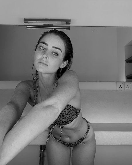 Effy Palarya photo 806