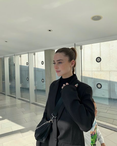 Effy Palarya photo 823