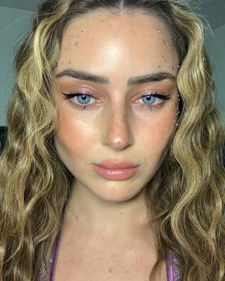 Effy Palarya photo 825