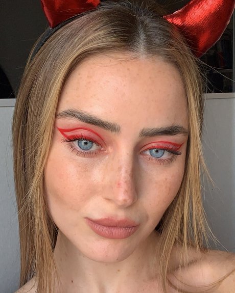 Effy Palarya photo 827