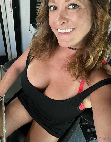 Elaysmithfree photo 14