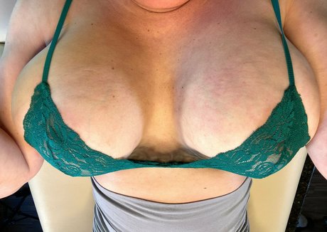 Elaysmithfree photo 22