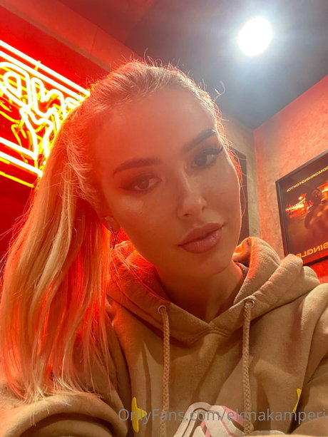 Elena Kamperi photo 82