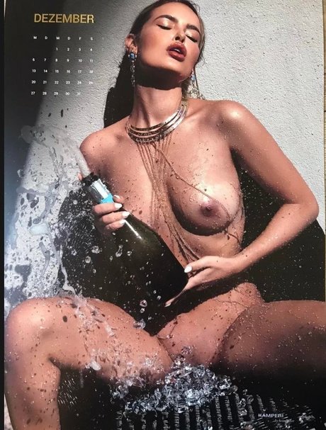 Elena Kamperi photo 111