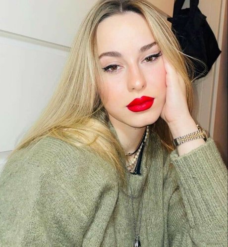 Elena Lagou photo 21