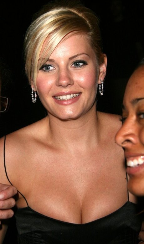 Elisha Cuthbert photo 30