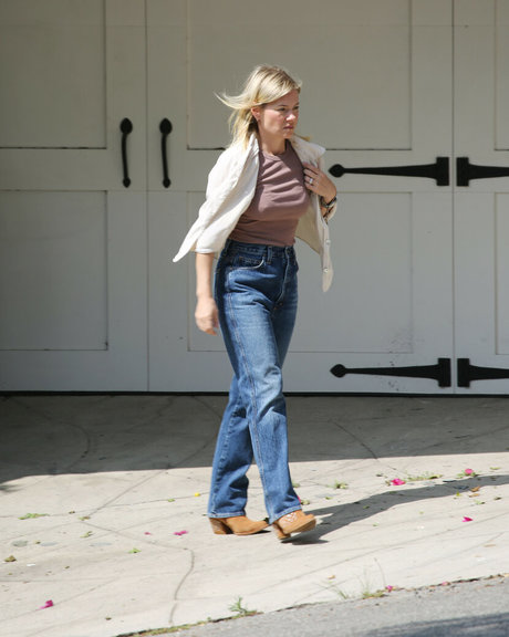Elisha Cuthbert photo 45