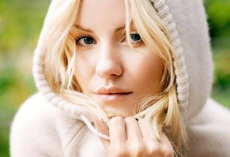Elisha Cuthbert photo 52