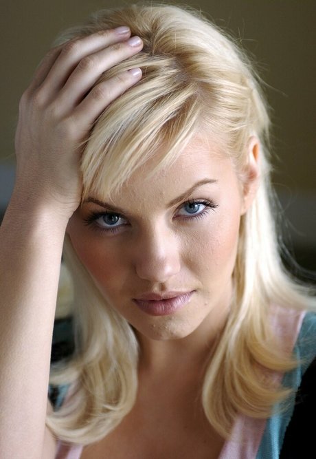 Elisha Cuthbert photo 60