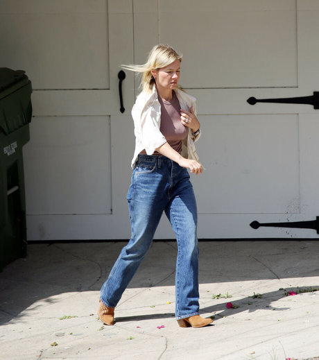 Elisha Cuthbert photo 79