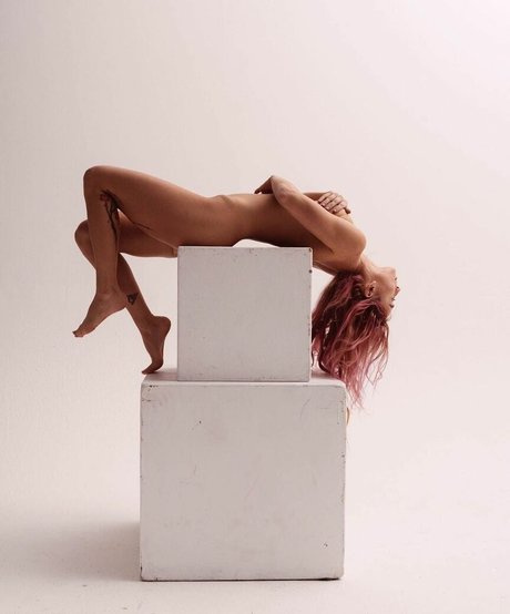 Eliza Grace photo 4