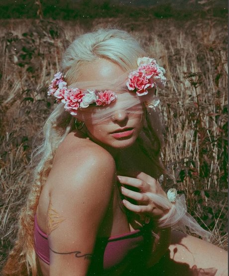 Eliza Grace photo 46