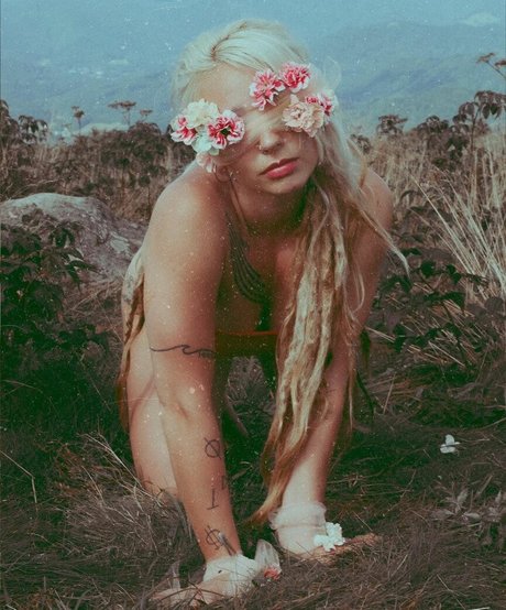 Eliza Grace photo 48