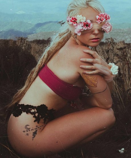 Eliza Grace photo 49