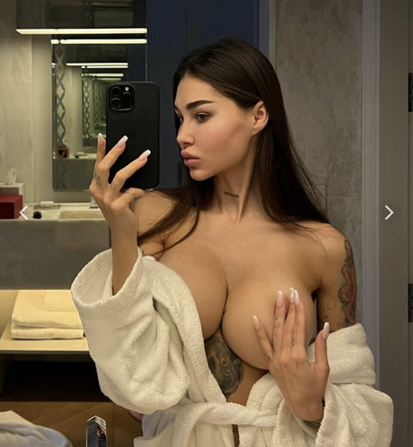 Elizabeth Definy photo 4