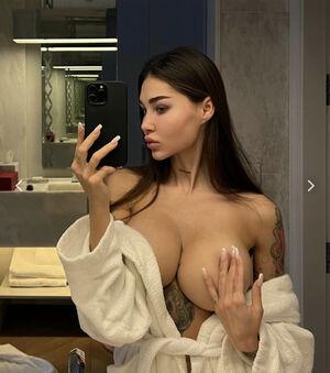 Elizabeth Definy photo 4