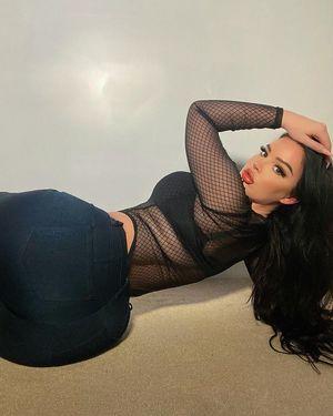 Elizabeth Georgina photo 4