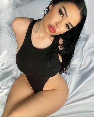 Elizabeth Georgina photo 6