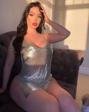 Elizabeth Georgina photo 31