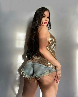 Elizabeth Georgina photo 212
