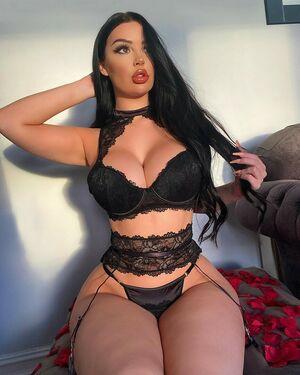 Elizabeth Georgina photo 222