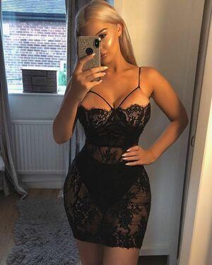 Elizabeth Georgina photo 257