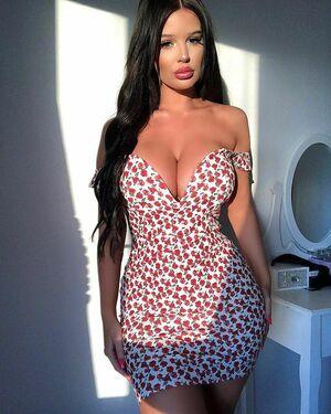 Elizabeth Georgina photo 334