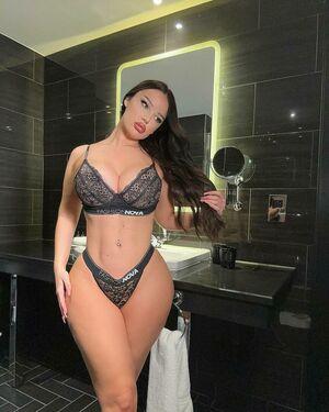 Elizabeth Georgina photo 363