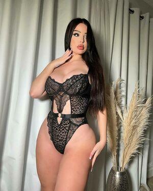 Elizabeth Georgina photo 374