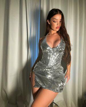 Elizabeth Georgina photo 424