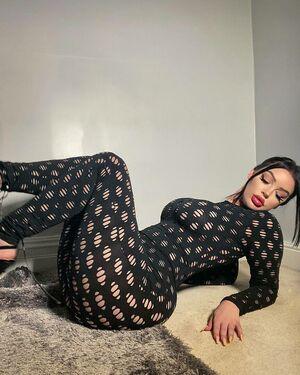 Elizabeth Georgina photo 442