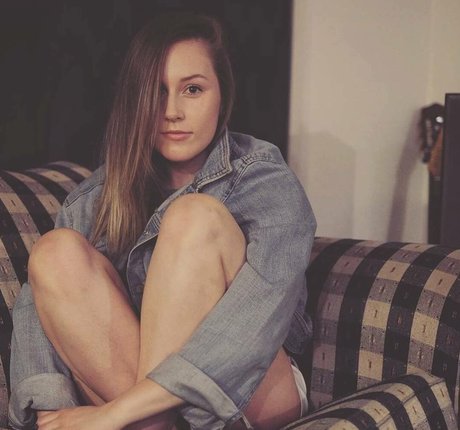 Elizabeth Height photo 7