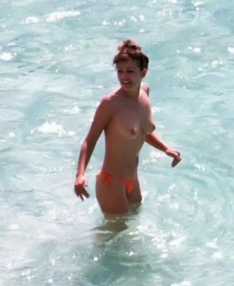 Elizabeth Hurley photo 10