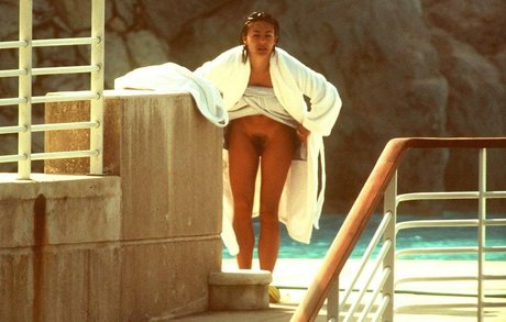 Elizabeth Hurley photo 15