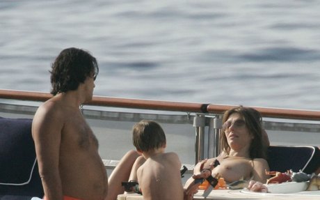 Elizabeth Hurley photo 28