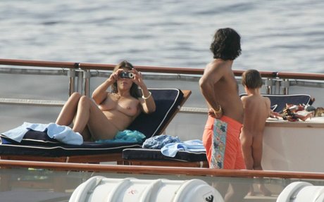 Elizabeth Hurley photo 39