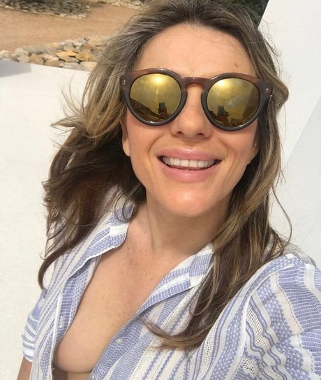Elizabeth Hurley photo 42