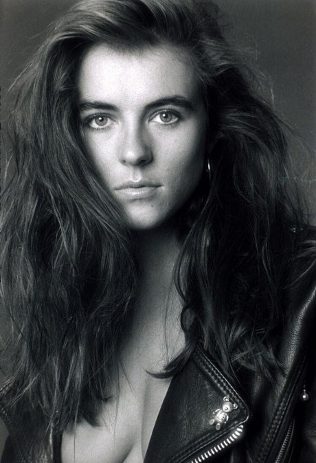 Elizabeth Hurley photo 53