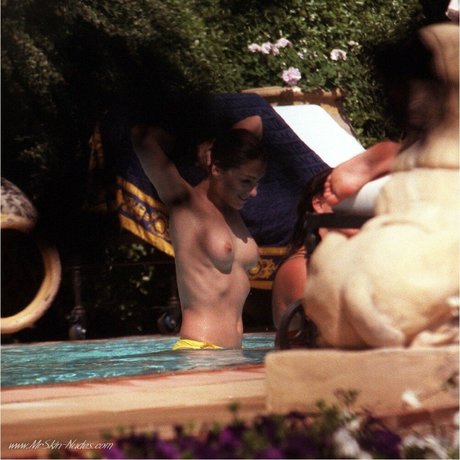 Elizabeth Hurley photo 64