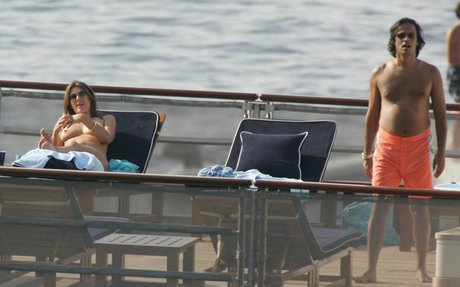 Elizabeth Hurley photo 93