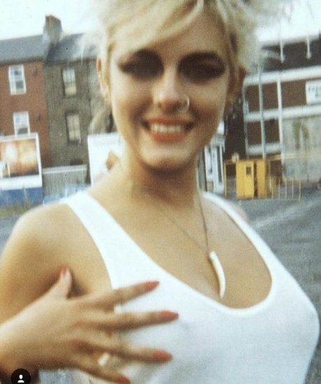 Elizabeth Hurley photo 313