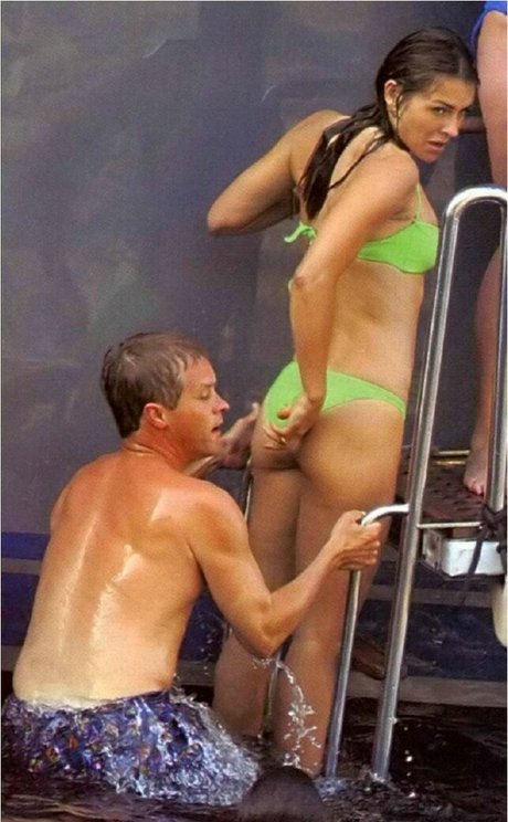 Elizabeth Hurley photo 357